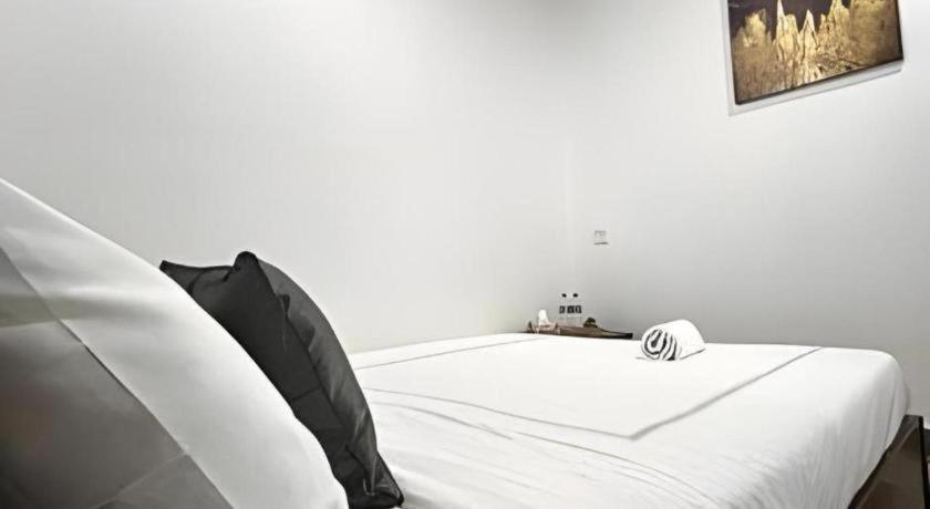 Oyo 90936 Hotel Manjoi Inn อิโปห์ ภายนอก รูปภาพ